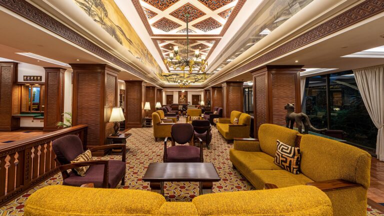 3._lobby_waiting_area