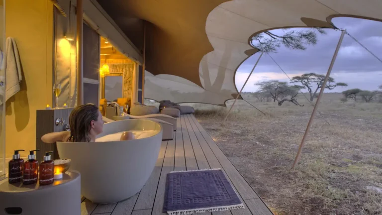 Namiri Plains Camp bathtub