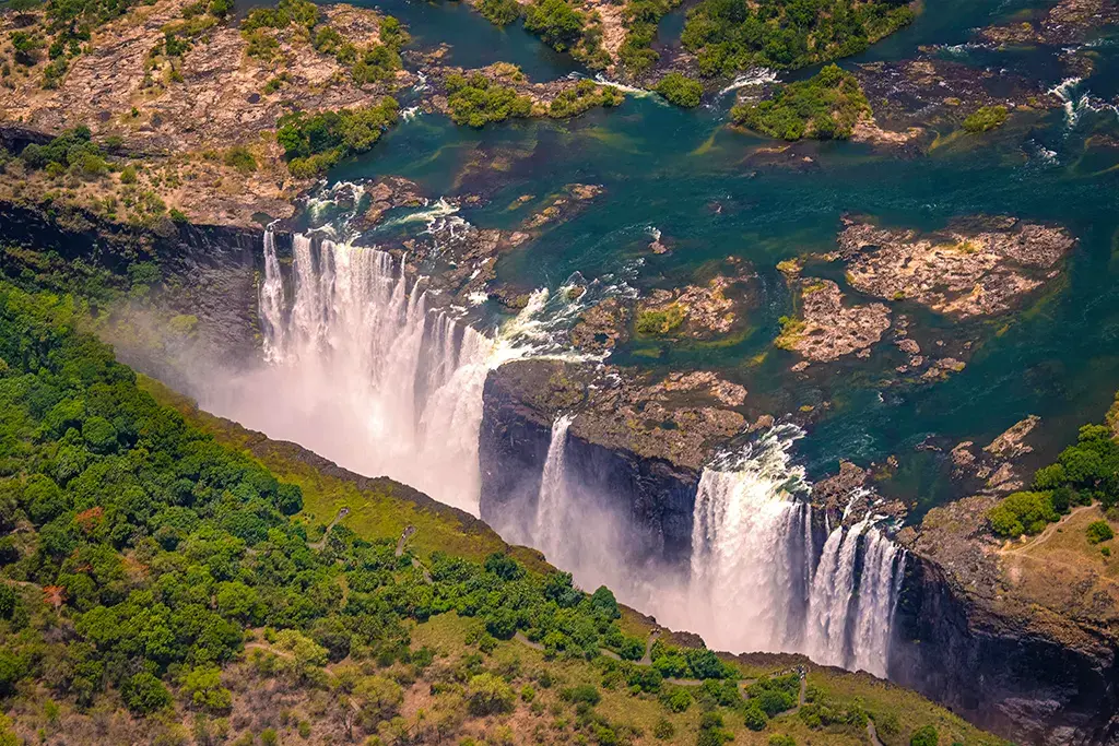 Zimbabwe vs. Zambia – Which Side Has the Best Views 1 | Travel Africa & More