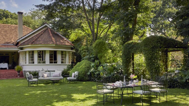legendary_lunch_in_garden